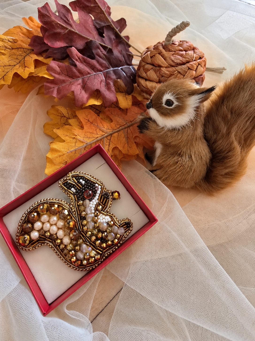 Broșă "Vivi" °🐿️🍂 🍂 🍂